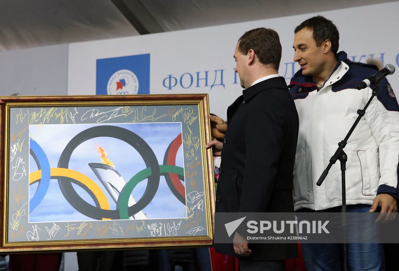 Dmitry Medvedev congratulates Sochi Olympic prize-winners