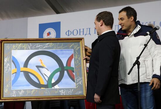 Dmitry Medvedev congratulates Sochi Olympic prize-winners