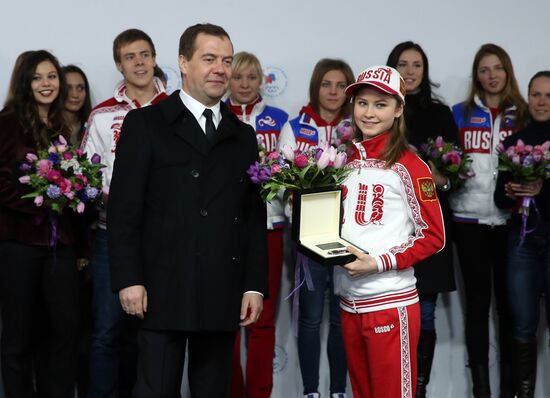 Dmitry Medvedev congratulates Sochi Olympic prize-winners