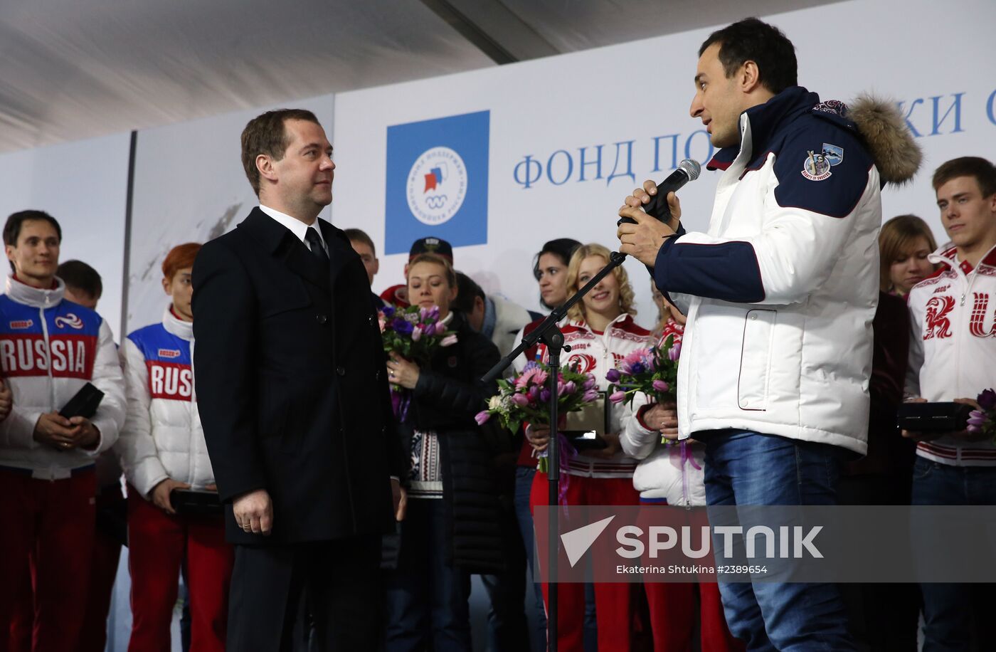 Dmitry Medvedev congratulates Sochi Olympic prize-winners