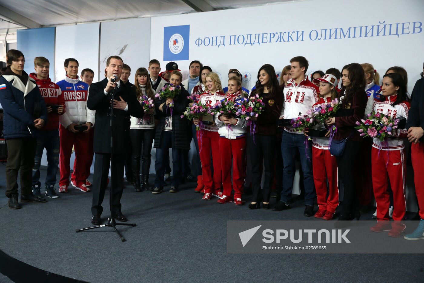 Dmitry Medvedev congratulates Sochi Olympic prize-winners