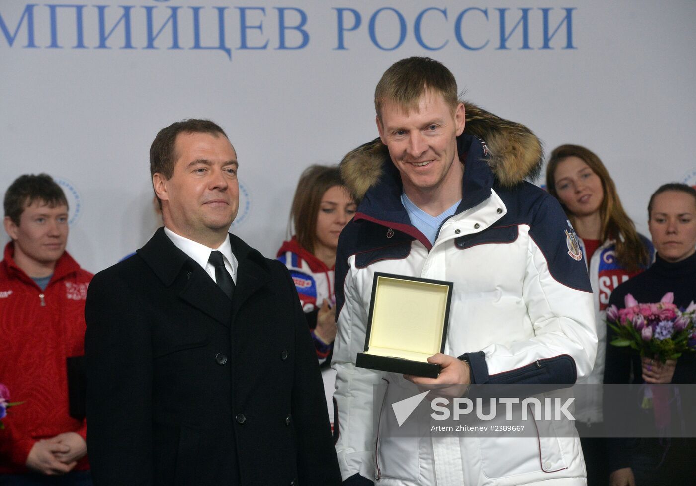 Dmitry Medvedev congratulates Sochi Olympic prize-winners