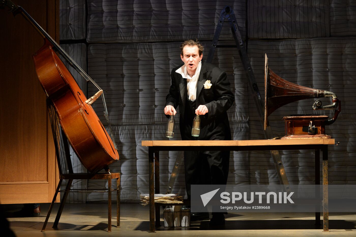 Moscow Chekhov Art Theater presents "The Contrabass" show