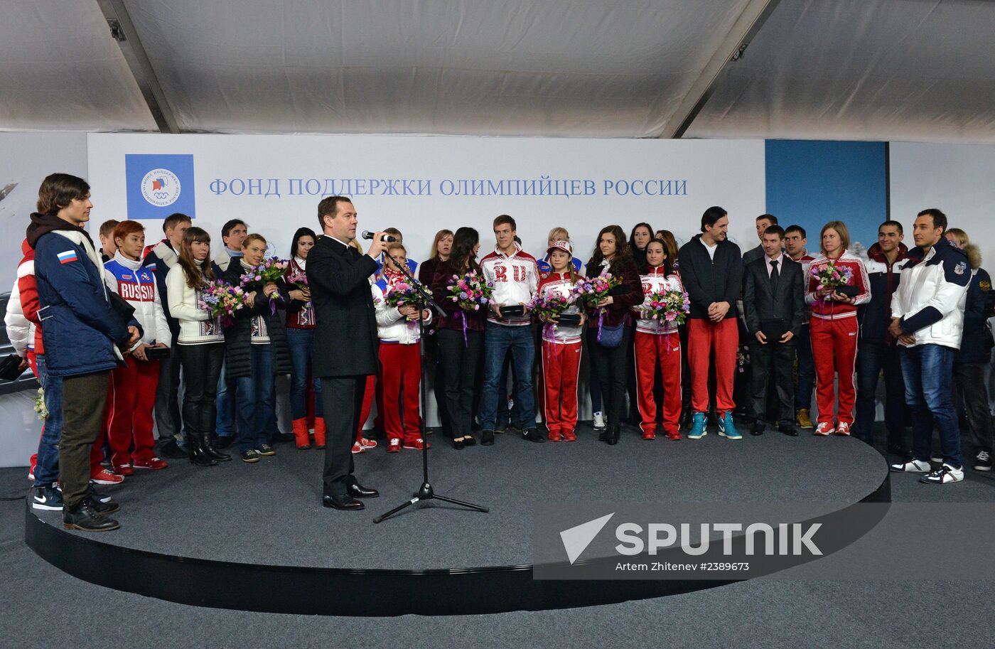 Dmitry Medvedev congratulates Sochi Olympic prize-winners