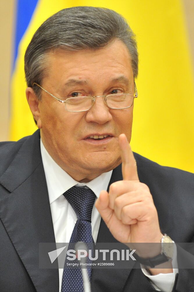 Viktor Yanukovych at news conference in Rostov-on-Don