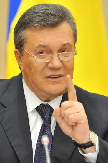 Viktor Yanukovych at news conference in Rostov-on-Don