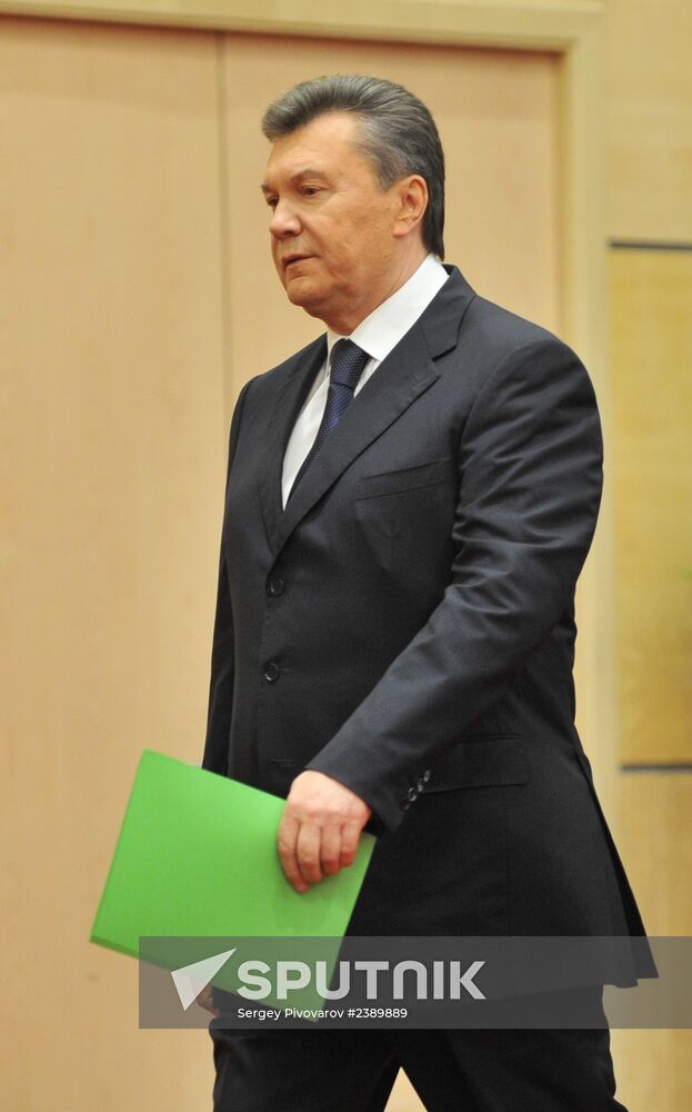 Viktor Yanukovych at news conference in Rostov-on-Don