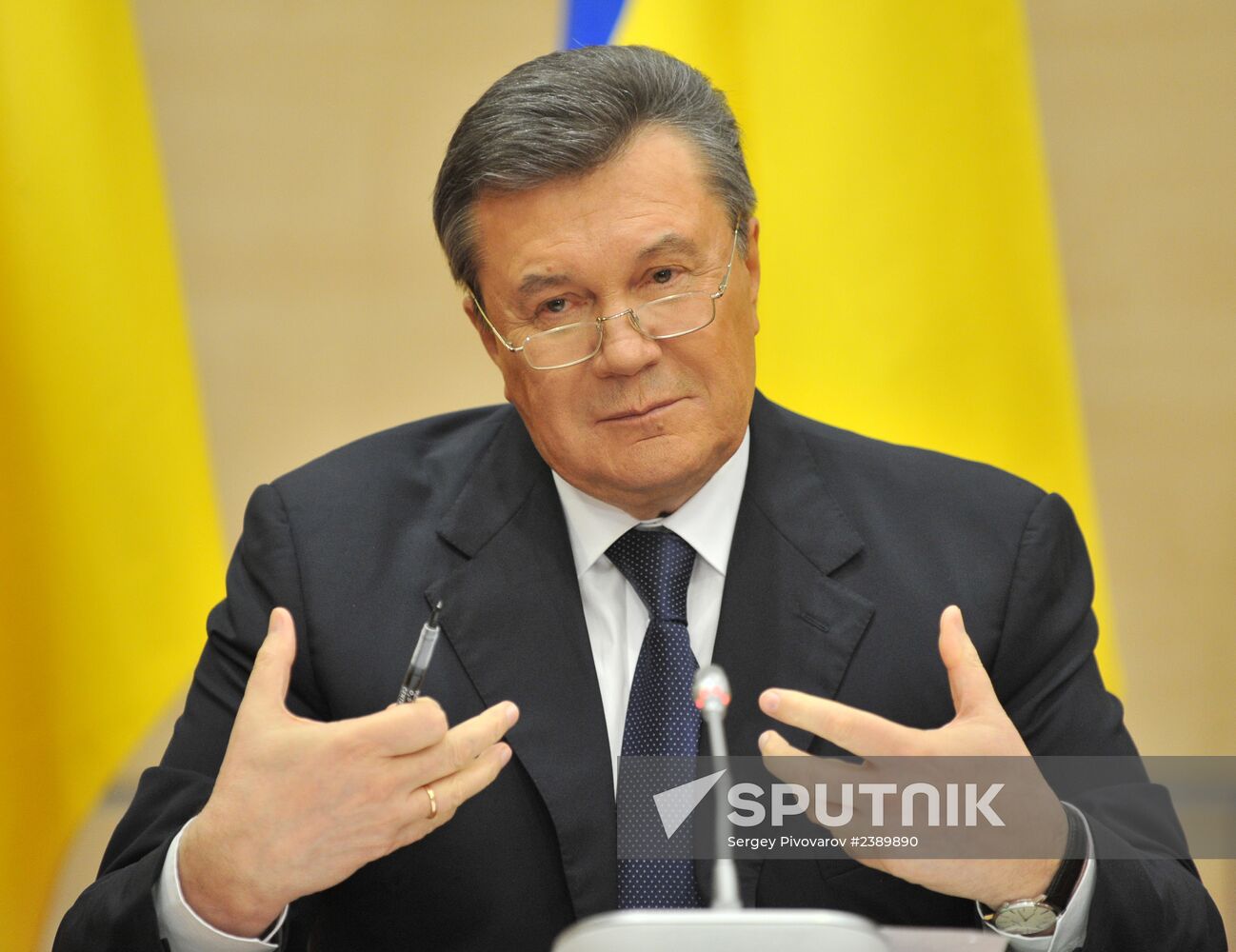 Viktor Yanukovych at news conference in Rostov-on-Don