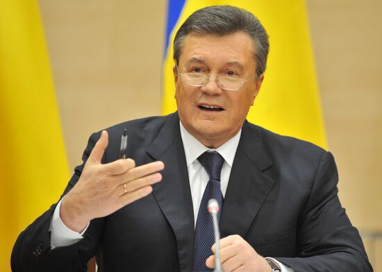 Viktor Yanukovych at news conference in Rostov-on-Don