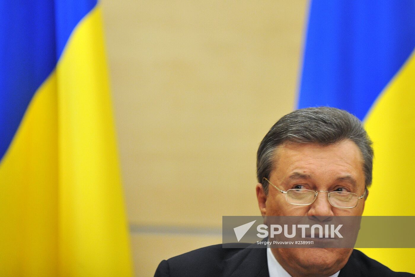 Viktor Yanukovych at news conference in Rostov-on-Don