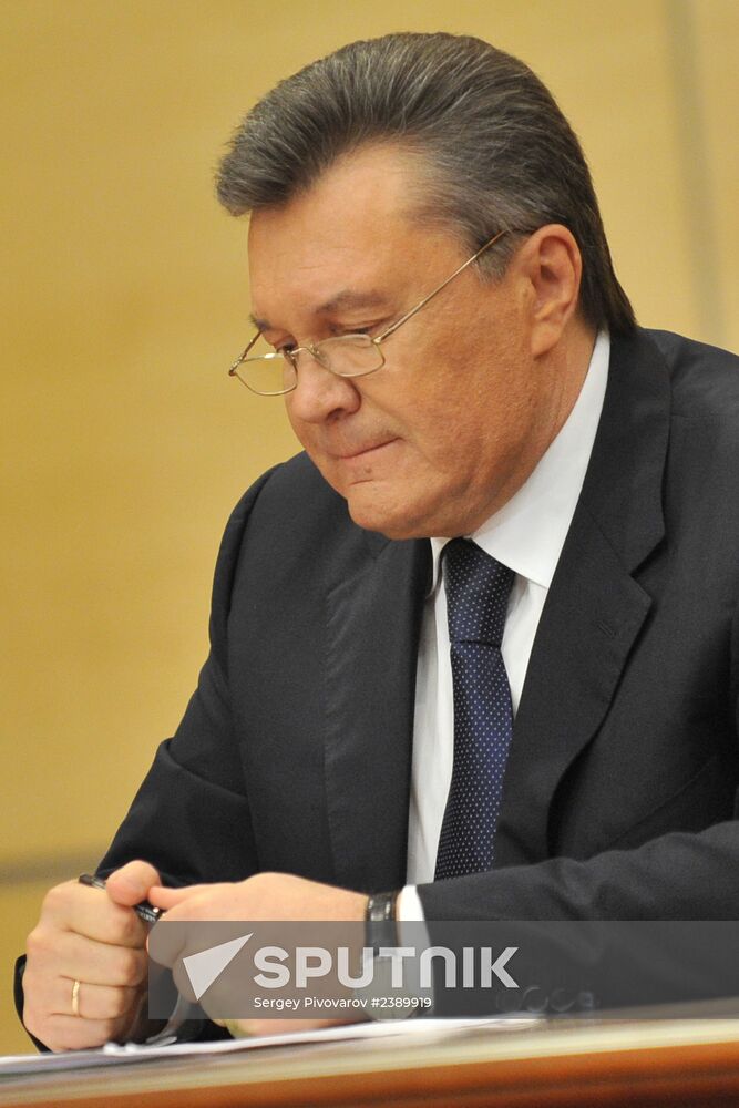 Viktor Yanukovych at news conference in Rostov-on-Don