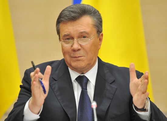 Viktor Yanukovych at news conference in Rostov-on-Don
