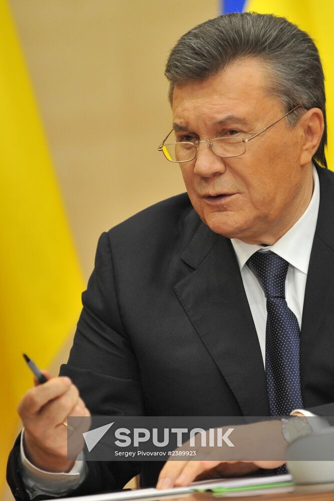 Viktor Yanukovych at news conference in Rostov-on-Don