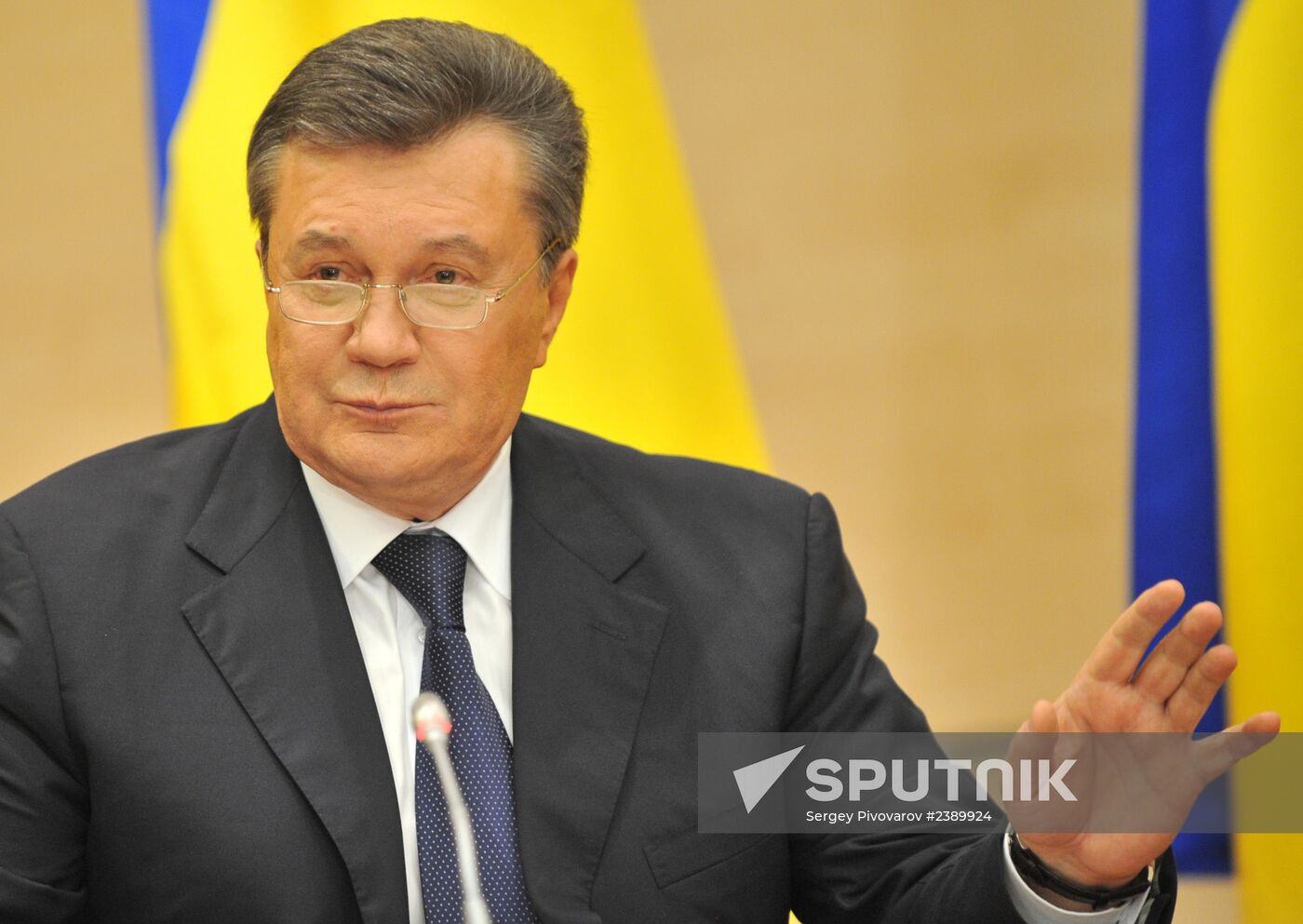 Viktor Yanukovych at news conference in Rostov-on-Don