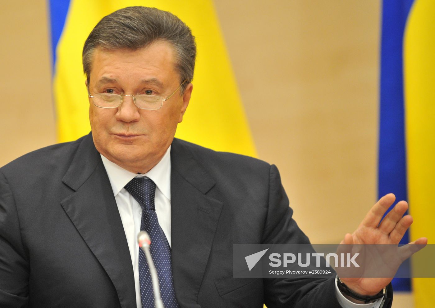 Viktor Yanukovych at news conference in Rostov-on-Don