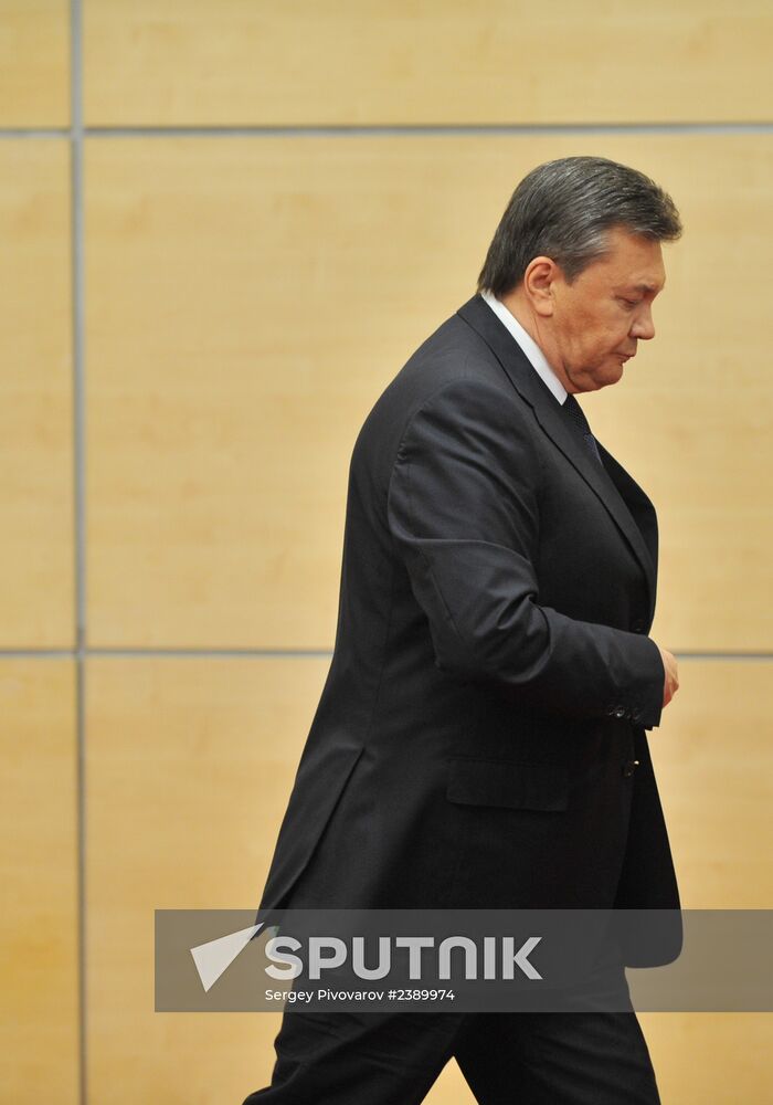 Viktor Yanukovych at news conference in Rostov-on-Don