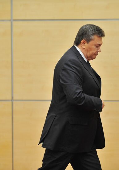 Viktor Yanukovych at news conference in Rostov-on-Don