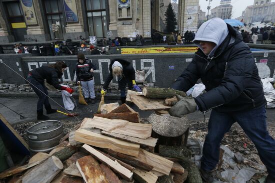 All-city mass voluntary clean-up event in Kiev