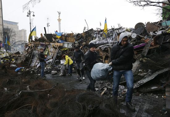 All-city mass voluntary clean-up event in Kiev