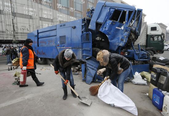 All-city mass voluntary clean-up event in Kiev