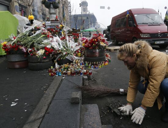 All-city mass voluntary clean-up event in Kiev