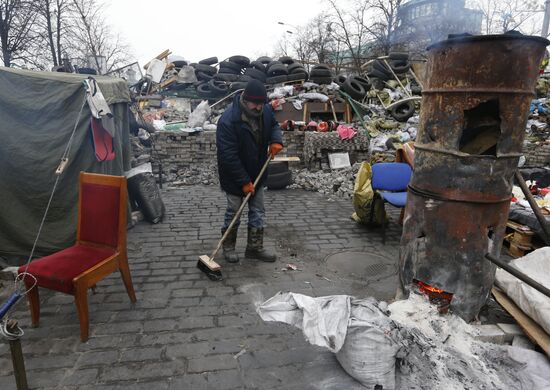 All-city mass voluntary clean-up event in Kiev