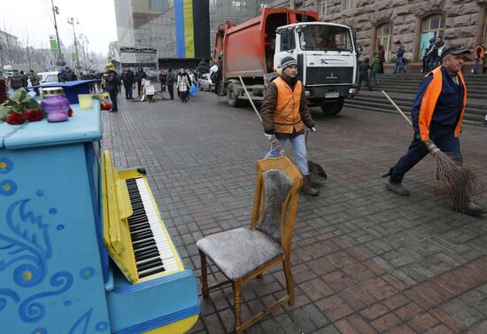 All-city mass voluntary clean-up event in Kiev