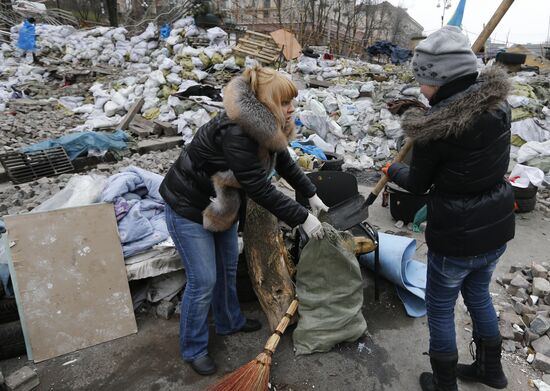 All-city mass voluntary clean-up event in Kiev
