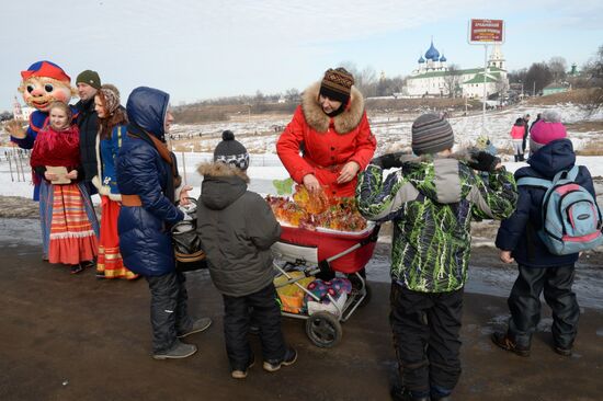 Seeing off Maslenitsa in Suzdal