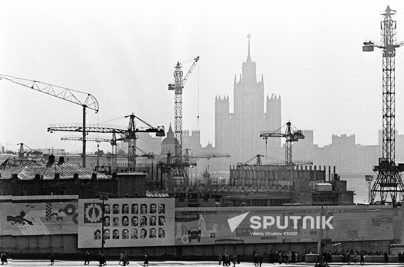 MOSCOW CONSTRUCTION SITE MULTI-STOREY BUILDING CRANES