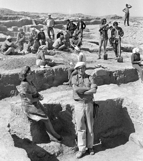 EXCAVATION SITE KARAKUM DESERT