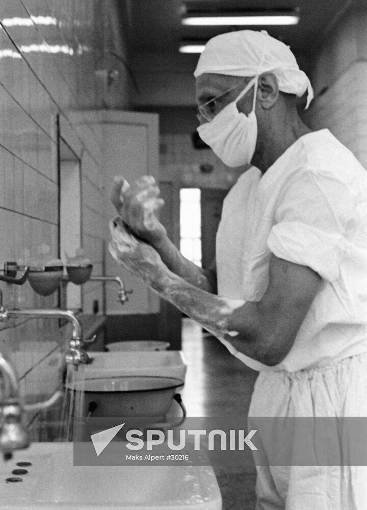 SURGEON OPERATION AMOSOV 