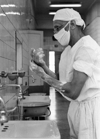 SURGEON OPERATION AMOSOV 