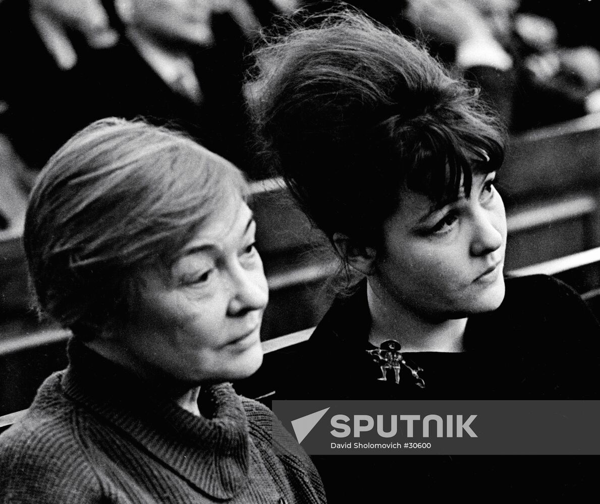 Bergolts and Akhmadulina Attend Congress  