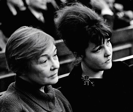 Bergolts and Akhmadulina Attend Congress  