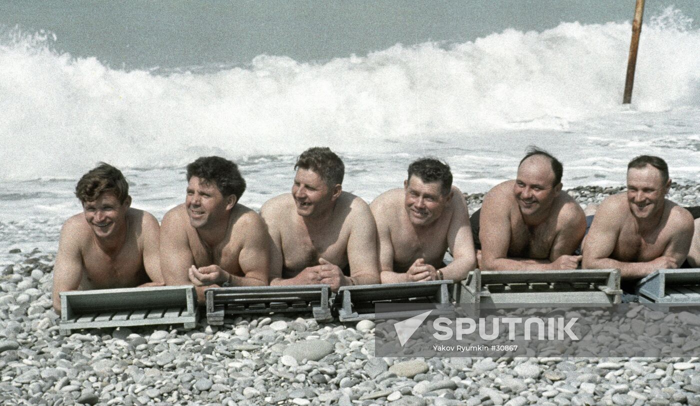BEACH SEA LOUNGES MEN