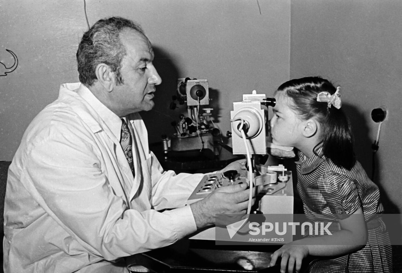 LITTLE GIRL DOCTOR INSTRUMENT