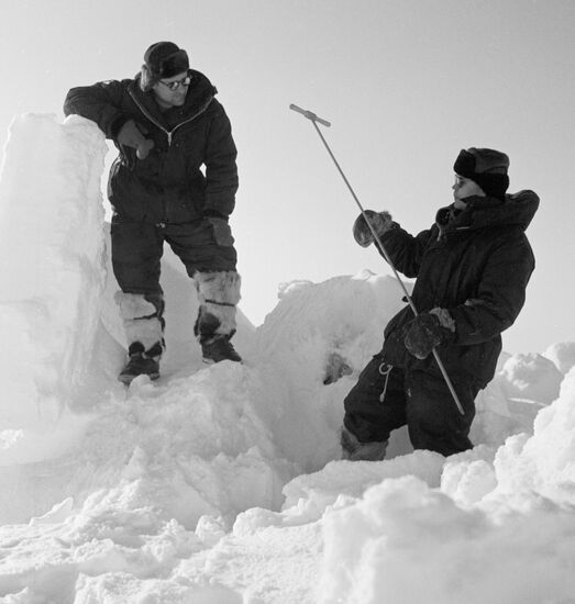 POLAR PILOTS SEVERNY POLYUS - 11 DRIFTING STATION ARCTIC