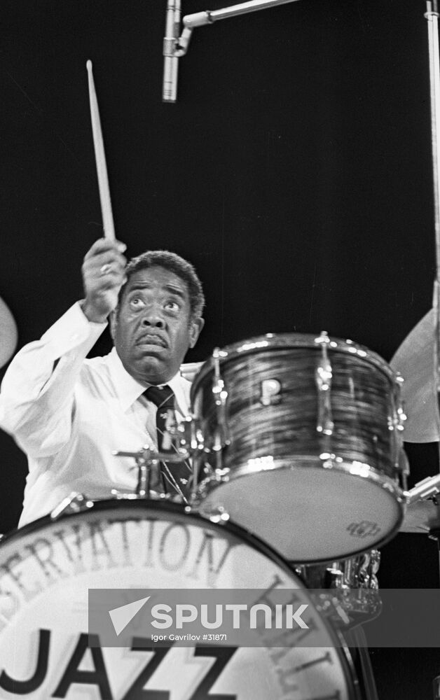 MUSIC JAZZ DRUMMER CONCERT