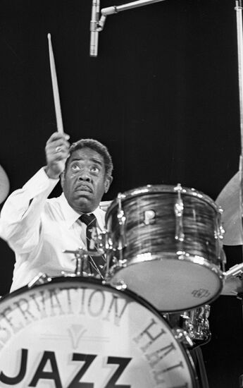 MUSIC JAZZ DRUMMER CONCERT
