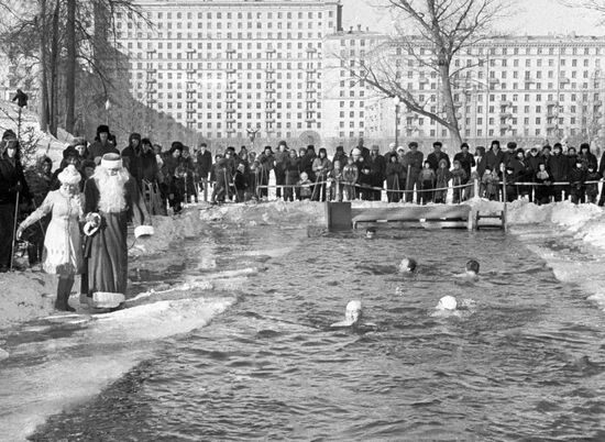 FESTIVAL ICE-HOLE BATHING