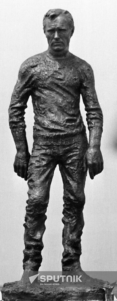 STATUE "VASSILY SHUKSHIN" KLYKOV