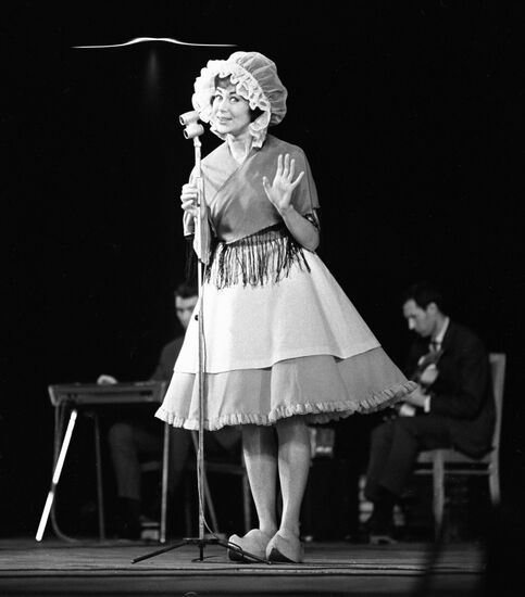 EDITA PYEKHA PERFORMANCE