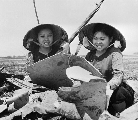 VIETNAM GIRLS FRAGMENTS PLANE