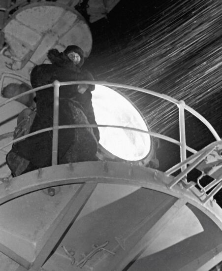 SAILOR WATCH SEARCHLIGHT PLATFORM