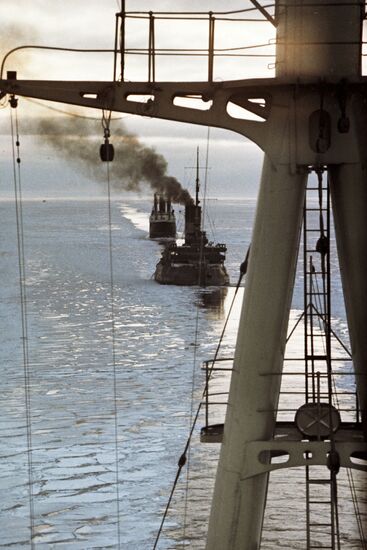STRAIT ICE-CUTTER STEAMER