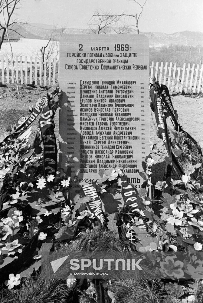 BORDER GUARDS GRAVE WREATHS