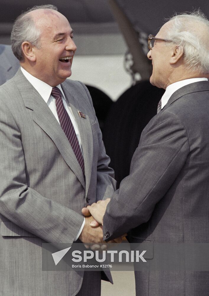 GORBACHEV HONECKER BERLIN