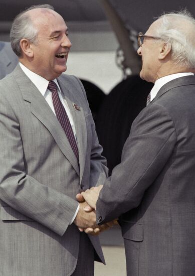 GORBACHEV HONECKER BERLIN