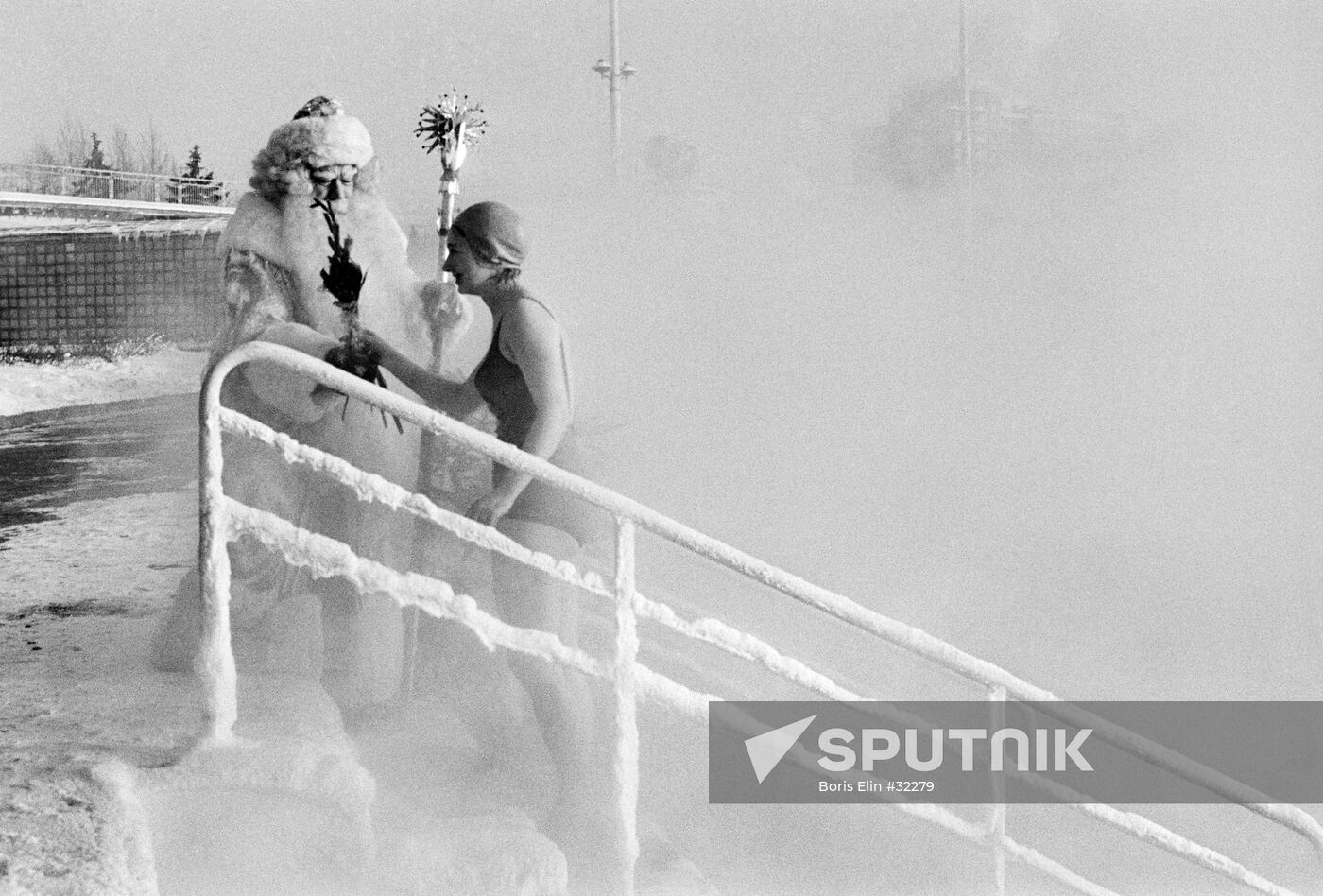 SWIMMING POOL FATHER FROST GIRL